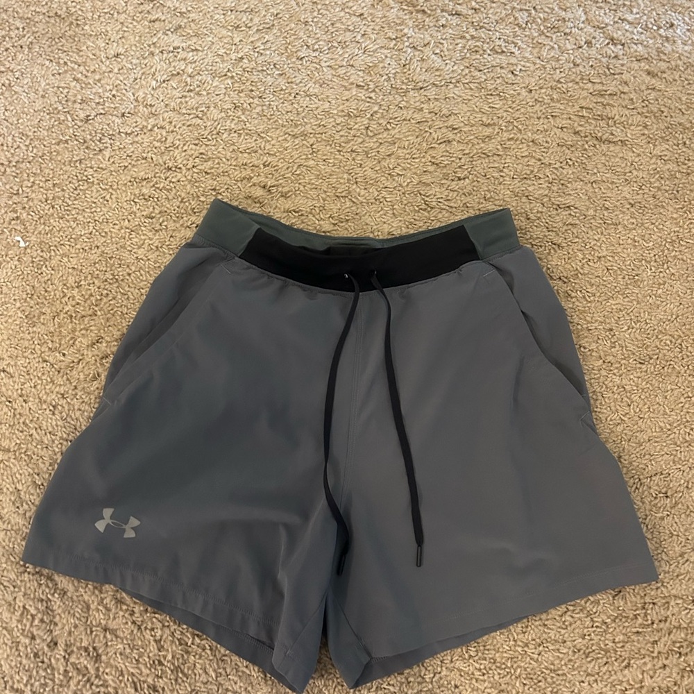 Under Armour Men’s Gray Athletic Shorts with Black Waistband